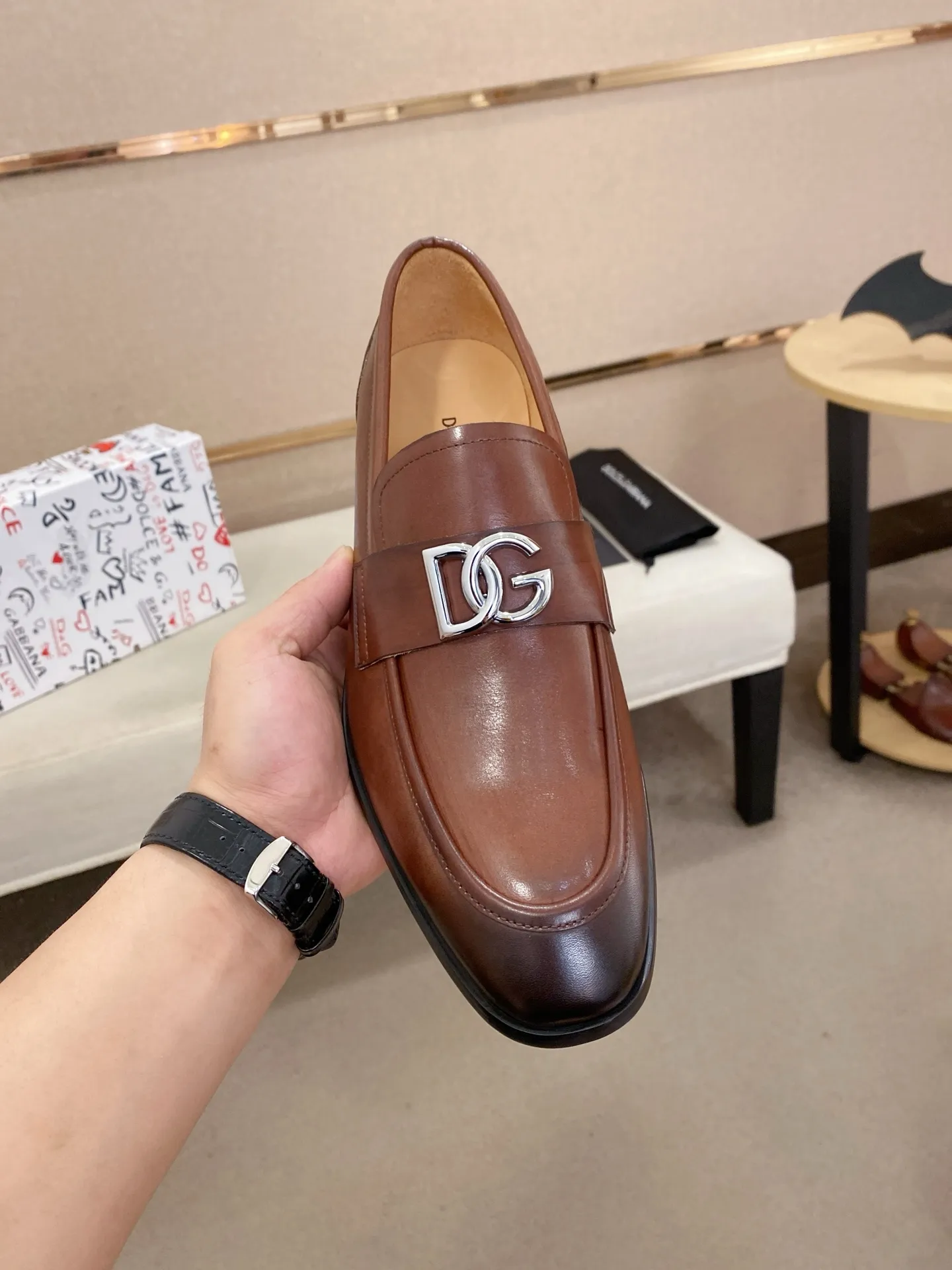 Men's clothing and shoes💰 520💰🌲DG top-notch🔍🔍men's new leather shoes🚹sold at the same time⚠The uppers are imported cowhide from Italy, the entire imported cowhide lining, and imported accessories💪💪, completely 1⃣️ vs. 1⃣️🇮🇹 💪💪, ⚠Sole: The original sole is specially provided by the original factory, the exclusive movable molded sole is super comfortable, ⚠Original factory follow-up goods, 🔍🔍high quality, can be entered and exited at will, welcome to compare ⚠Size number: 38-44. Can be customized 45 non-returnable